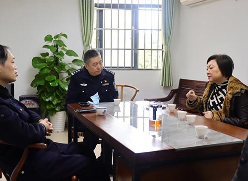 加强党建共建，亲昵警企关系